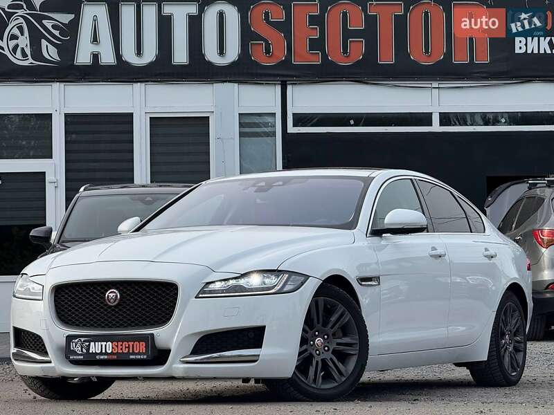 Седан Jaguar XF 2017 в 