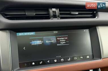 Седан Jaguar XF 2017 в 
