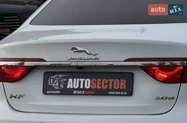 Седан Jaguar XF 2017 в 