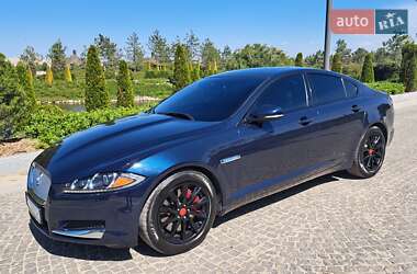 Седан Jaguar XF 2013 в 