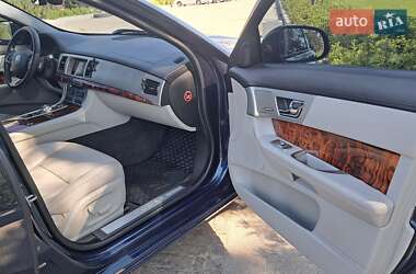 Седан Jaguar XF 2013 в 