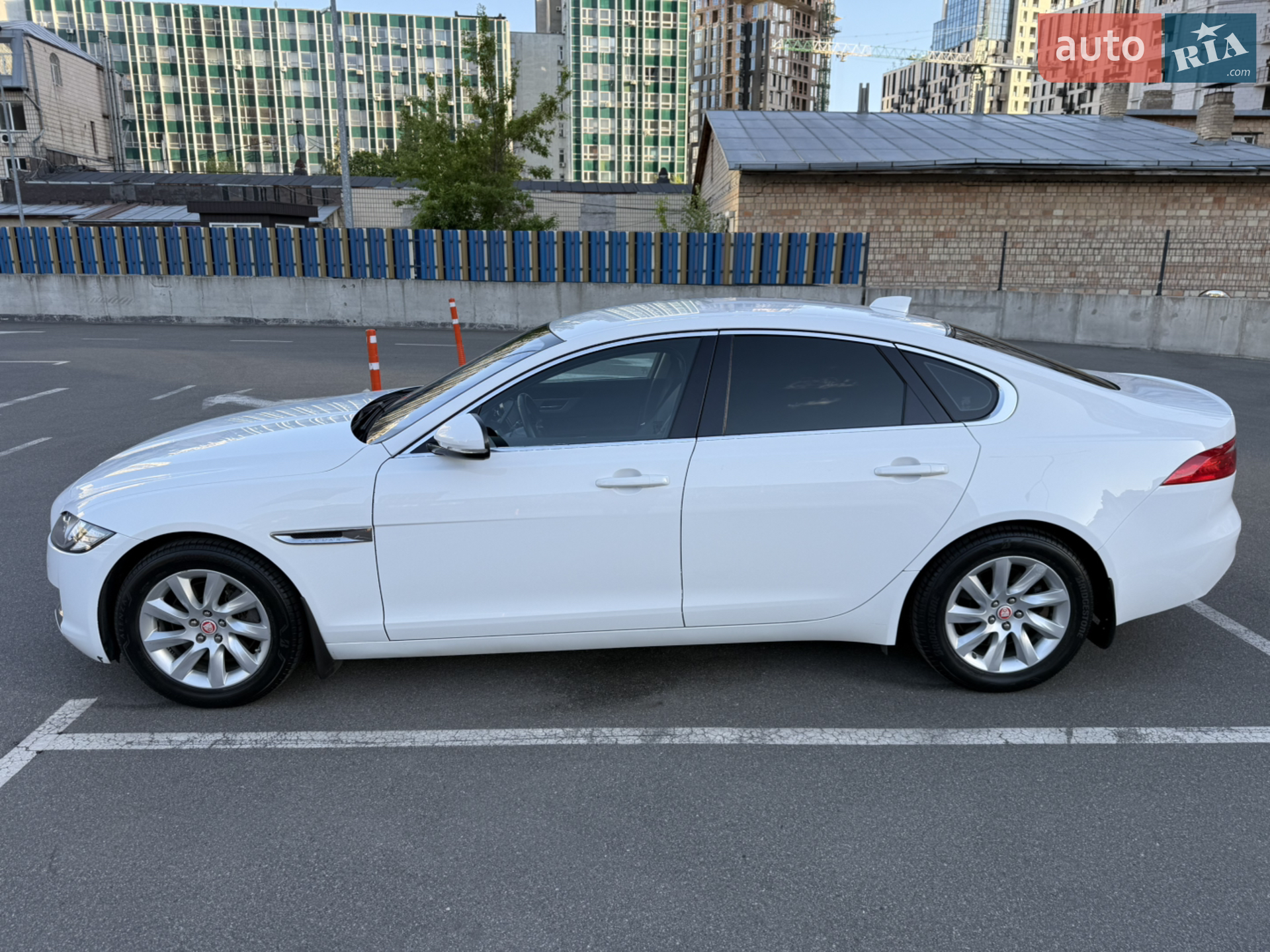 2017 Jaguar XF - мініатюра 10