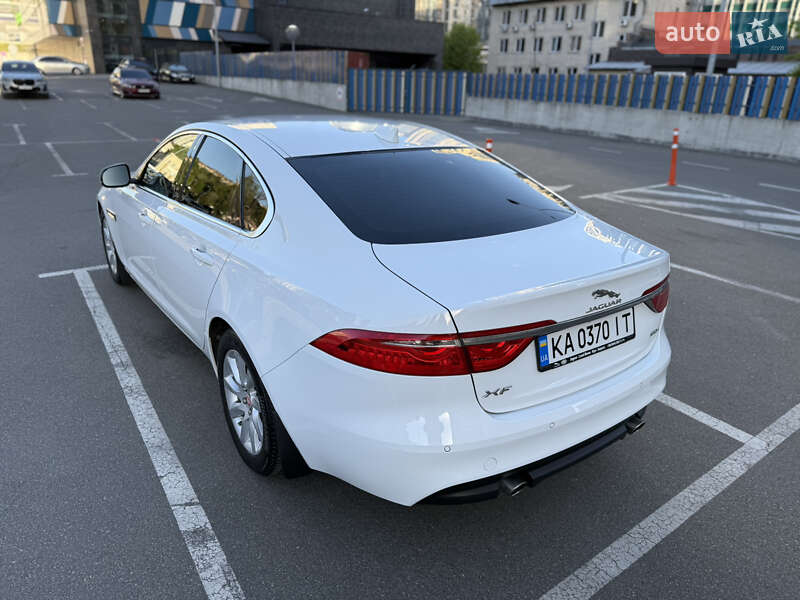 Седан Jaguar XF 2017 в Киеве