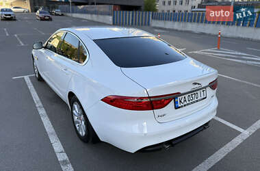 Седан Jaguar XF 2017 в 
