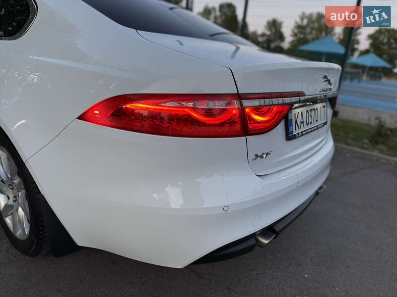 Седан Jaguar XF 2017 в Киеве