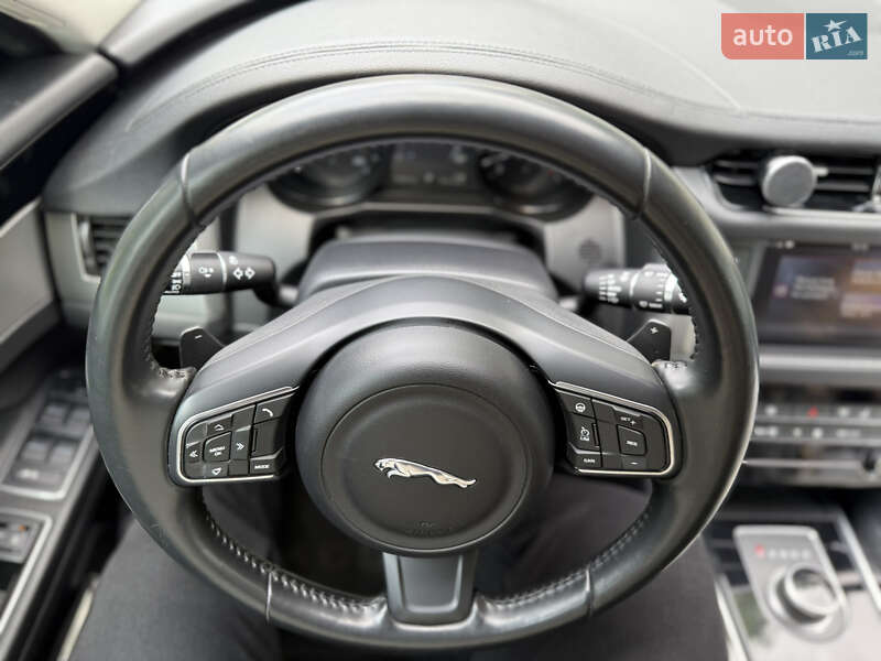Седан Jaguar XF 2017 в Киеве