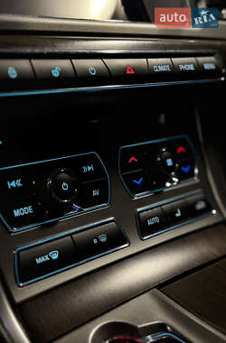 Седан Jaguar XF 2012 в 