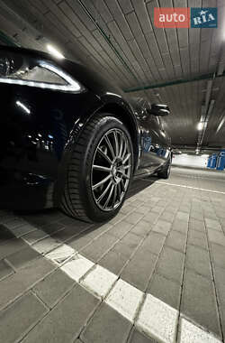 Седан Jaguar XF 2012 в 