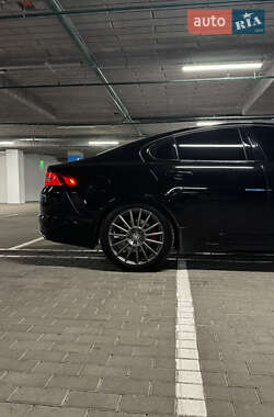 Седан Jaguar XF 2012 в 
