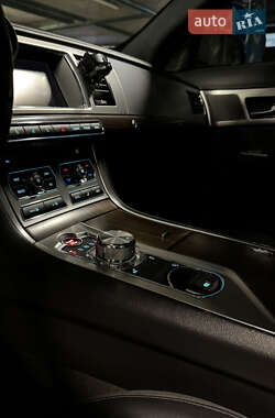 Седан Jaguar XF 2012 в 