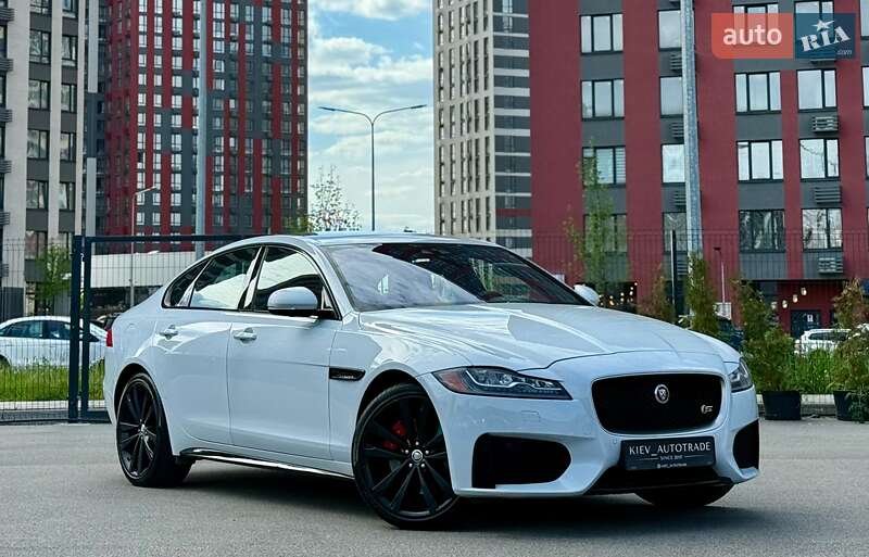 Седан Jaguar XF 2015 в 