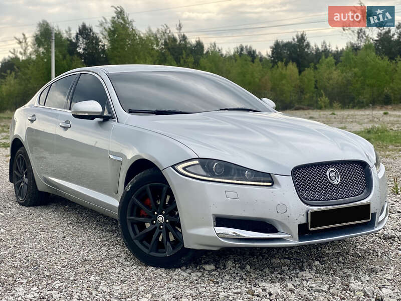 Седан Jaguar XF 2013 в Новояворовске