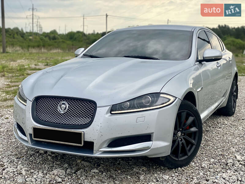 Седан Jaguar XF 2013 в Новояворовске