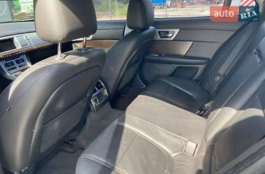 Седан Jaguar XF 2013 в 