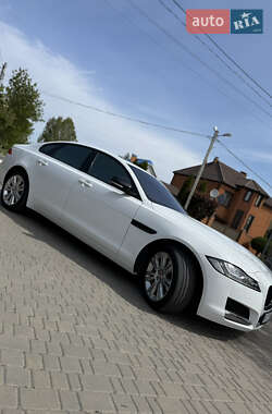 Седан Jaguar XF 2016 в 