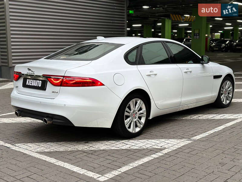 Седан Jaguar XF 2016 в Києві