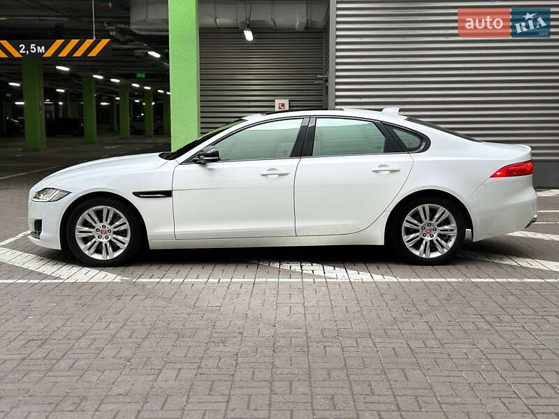 Седан Jaguar XF 2016 в Києві