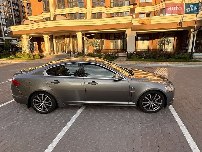 Седан Jaguar XF 2010 в Киеве