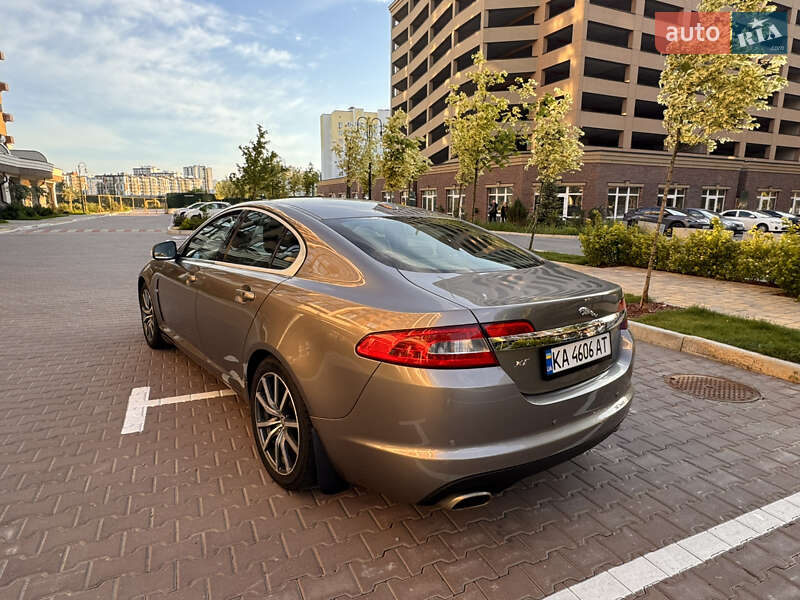 Седан Jaguar XF 2010 в Киеве