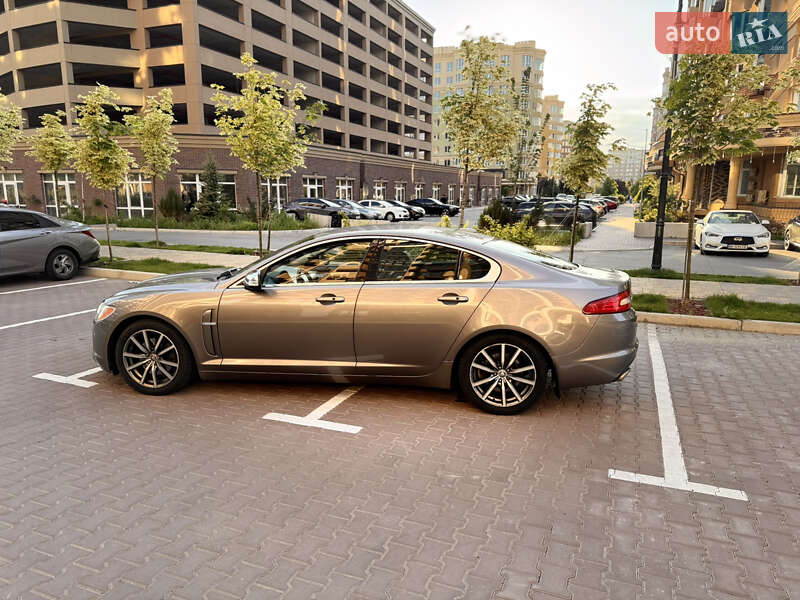 Седан Jaguar XF 2010 в Киеве