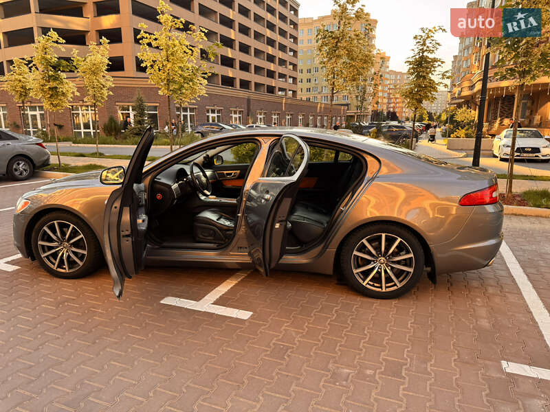 Седан Jaguar XF 2010 в Киеве