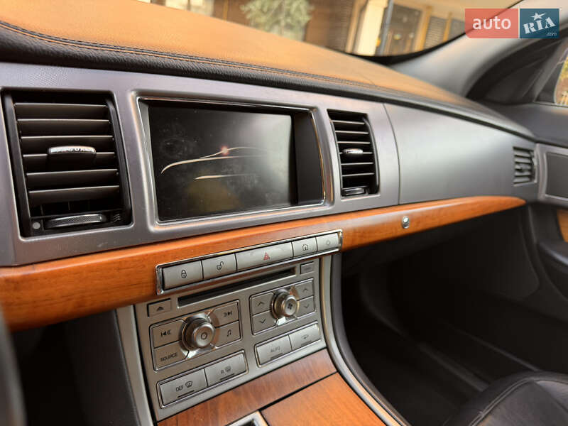 Седан Jaguar XF 2010 в Киеве