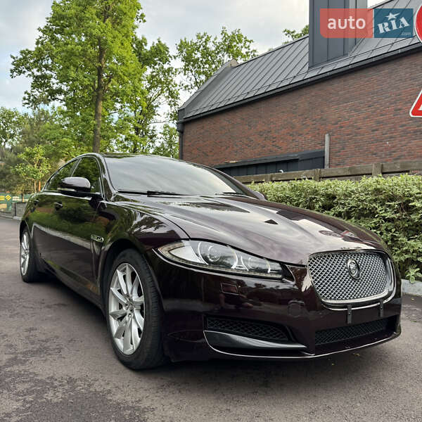 Седан Jaguar XF 2013 в 