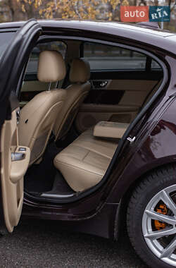 Седан Jaguar XF 2013 в 