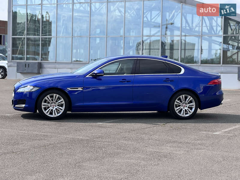 Седан Jaguar XF 2016 в Киеве