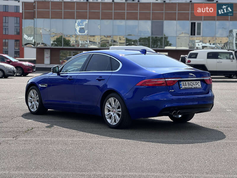 Седан Jaguar XF 2016 в Киеве