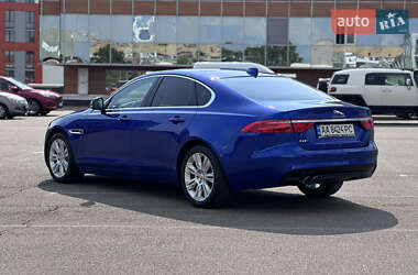 Седан Jaguar XF 2016 в 