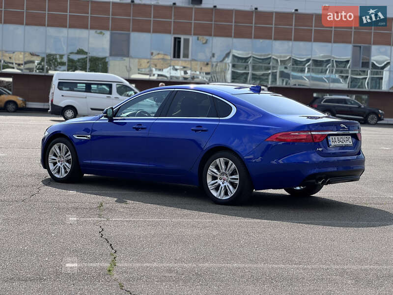 Седан Jaguar XF 2016 в Киеве