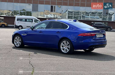 Седан Jaguar XF 2016 в 