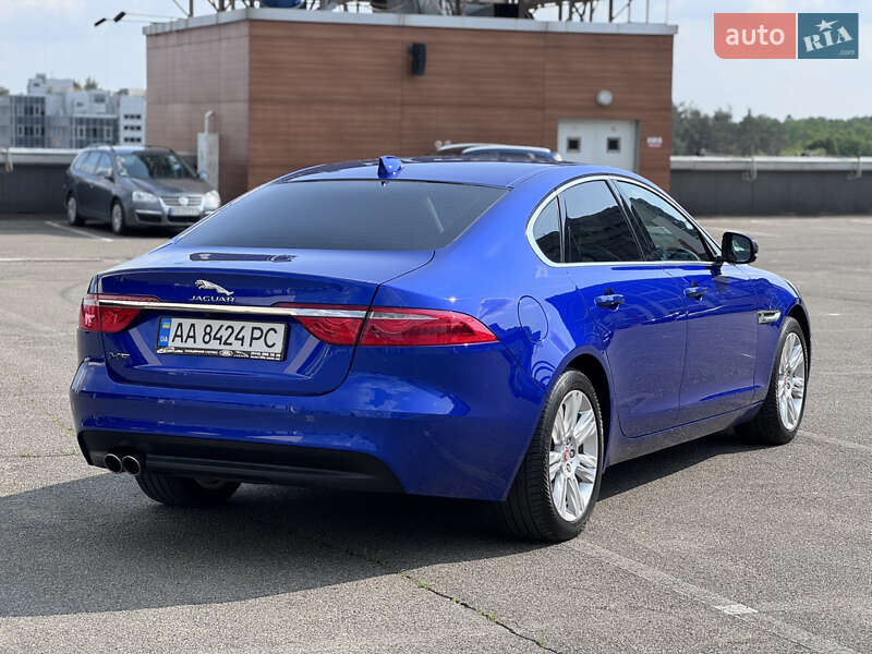 Седан Jaguar XF 2016 в Киеве