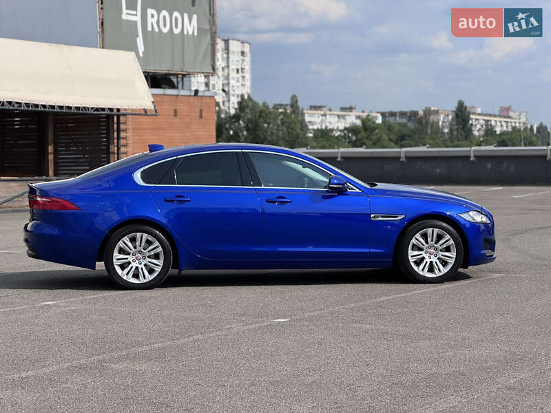 Седан Jaguar XF 2016 в Киеве