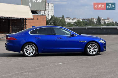 Седан Jaguar XF 2016 в 