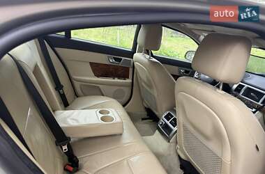 Седан Jaguar XF 2013 в 