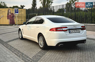 Седан Jaguar XF 2012 в 
