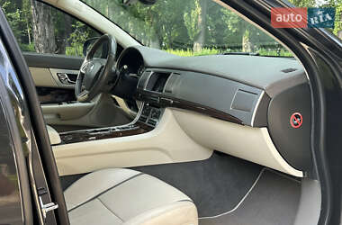 Седан Jaguar XF 2012 в 