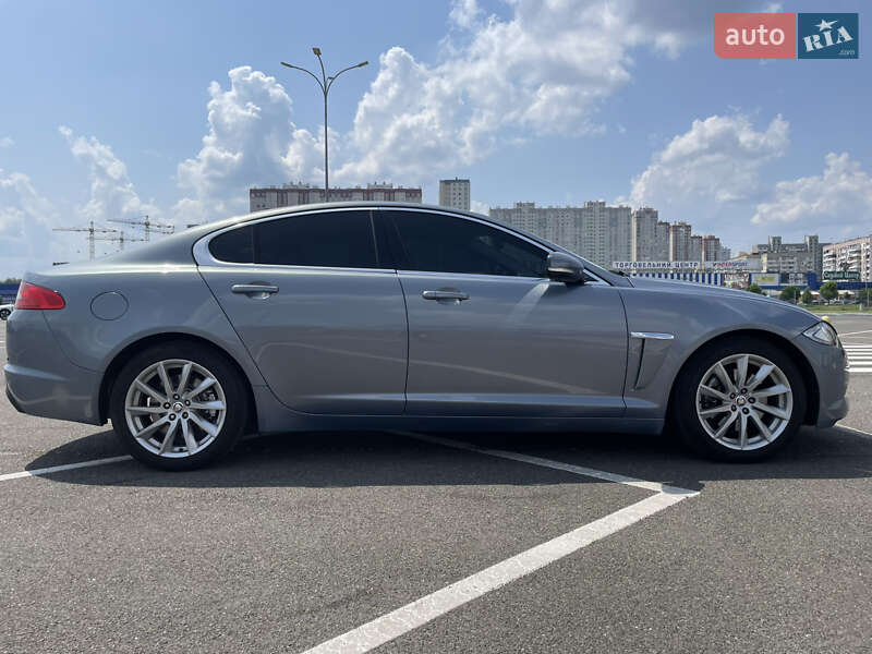 Седан Jaguar XF 2013 в Києві