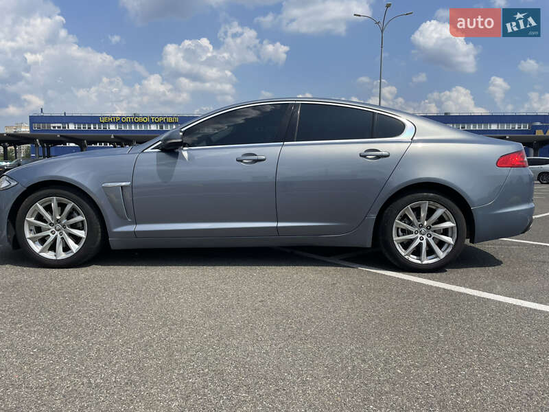Седан Jaguar XF 2013 в Києві