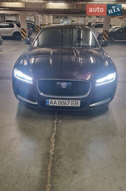 Седан Jaguar XF 2020 в 