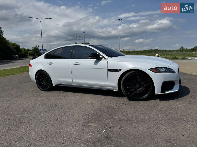 Седан Jaguar XF 2016 в Львове