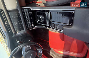 Седан Jaguar XF 2016 в 