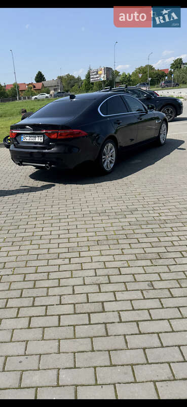 Седан Jaguar XF 2015 в Львове