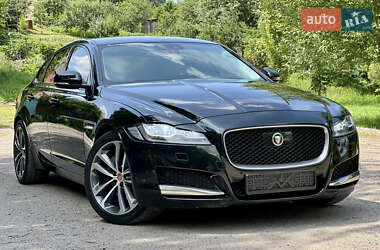 Седан Jaguar XF 2017 в 