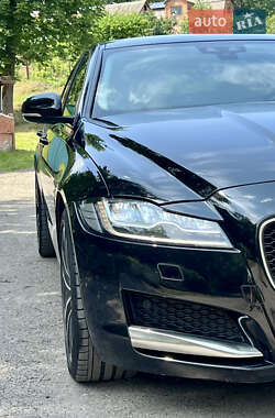 Седан Jaguar XF 2017 в 