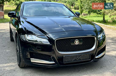 Седан Jaguar XF 2017 в 