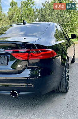 Седан Jaguar XF 2017 в 