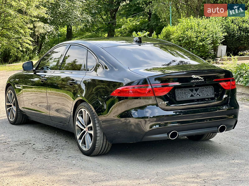 Седан Jaguar XF 2018 в Валках